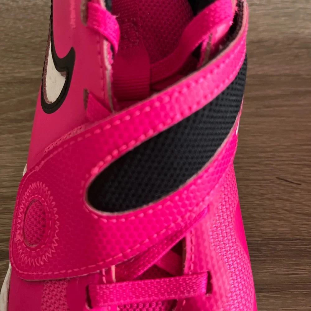 Nike Youth Girl’s Basketball Athletic Hot Pink Sneakers Shoes 3Y Pull On