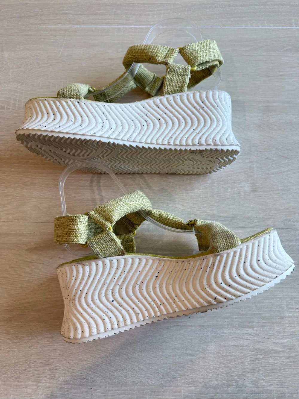 Sam Edelman features brand