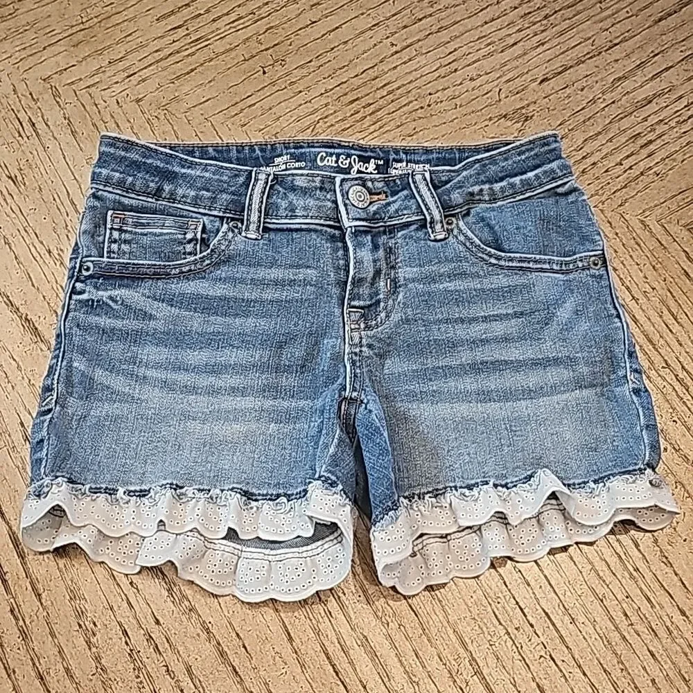 Denim whith white lace trim shorts size 7/8 Cat& Jack