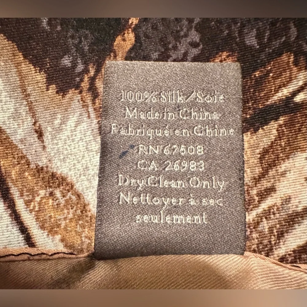 Vince Camuto elegant scarf