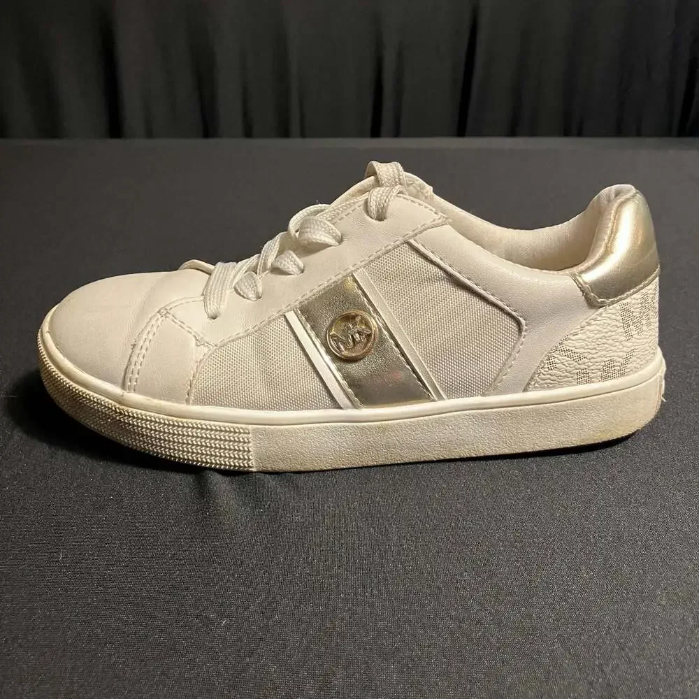 Michael Kors dirt discoloration