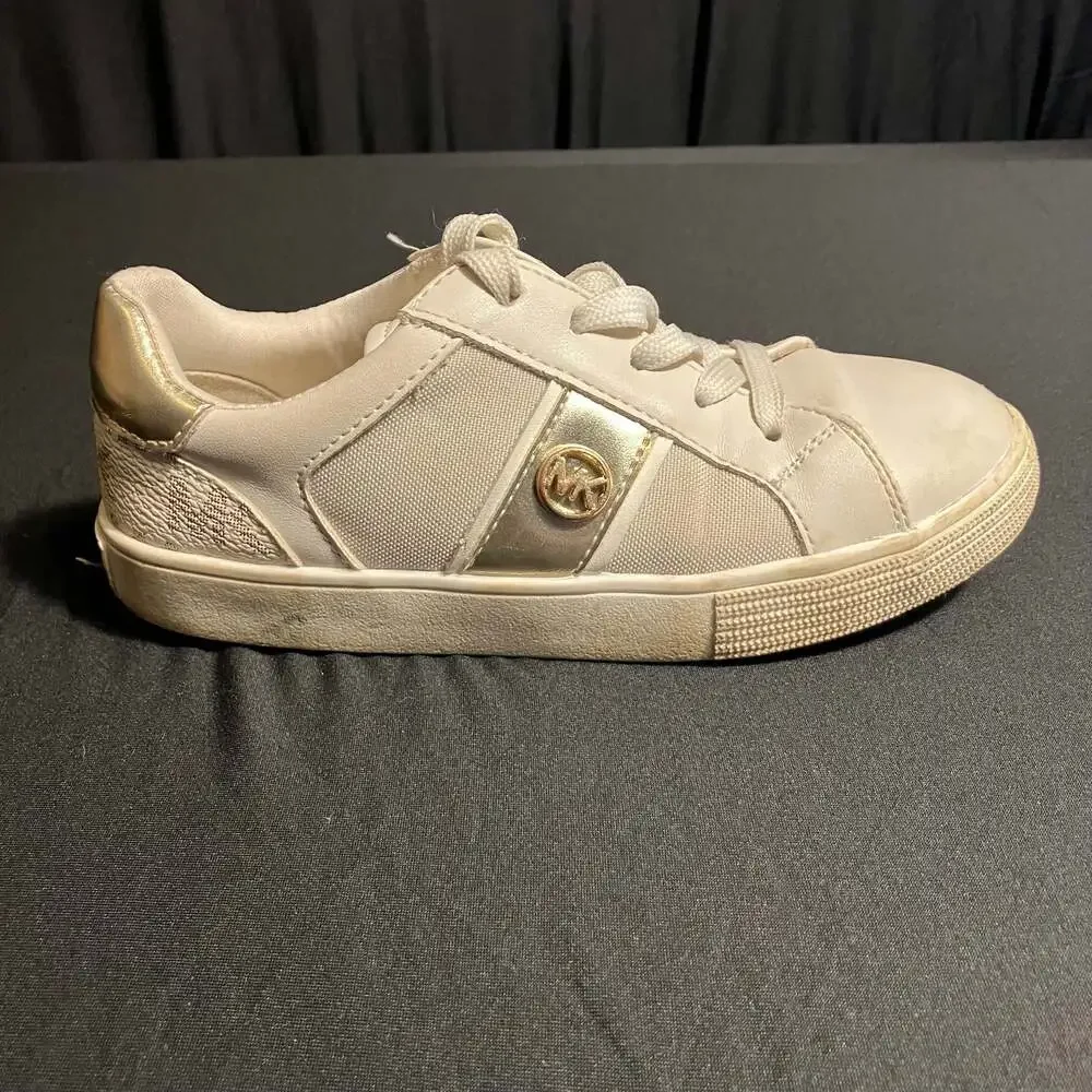 Michael Kors dirt discoloration