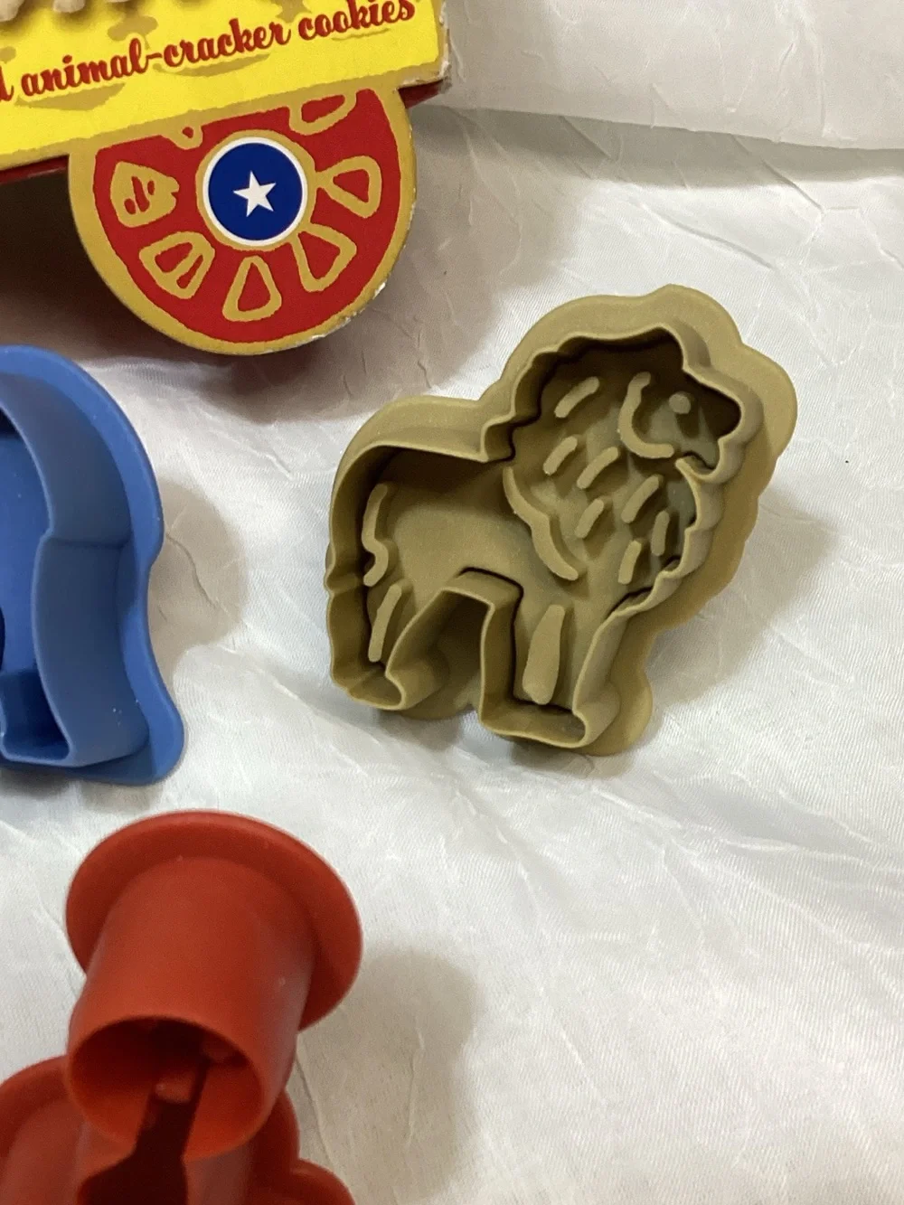William Sonoma Circus Cookie Cutters Set of 5 Giraffe Lion Seal Elephant Tiger