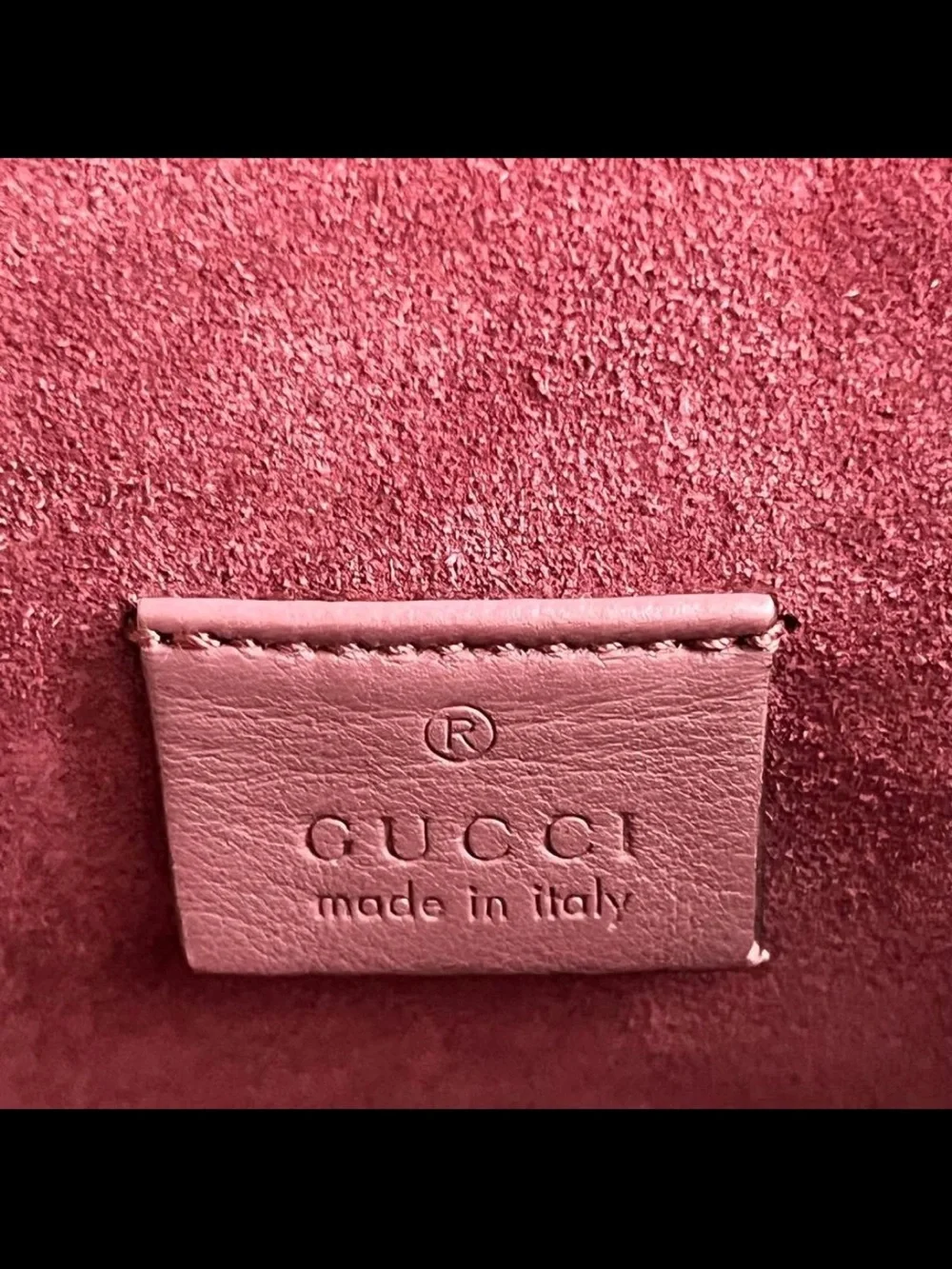 Gucci signature gg
