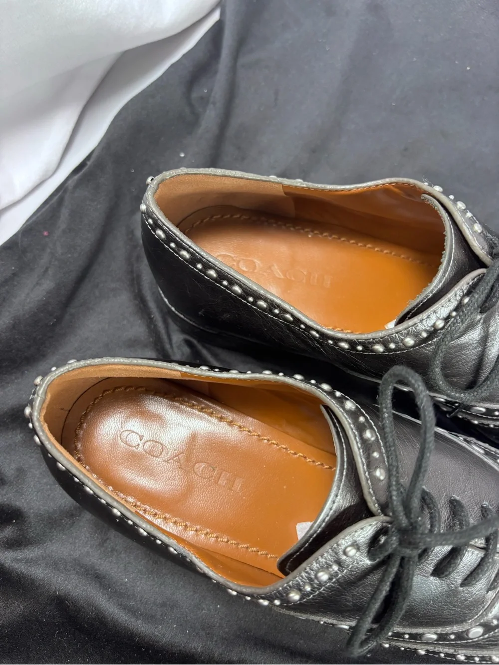 COACH Tegan Oxford Gunmetal Leather Tea Rose Silver Stud Lace Up Shoes M Sz 7.5
