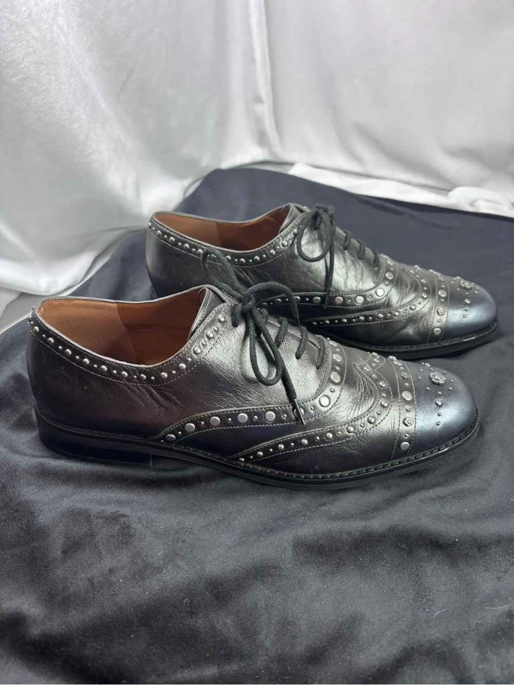 COACH Tegan Oxford Gunmetal Leather Tea Rose Silver Stud Lace Up Shoes M Sz 7.5