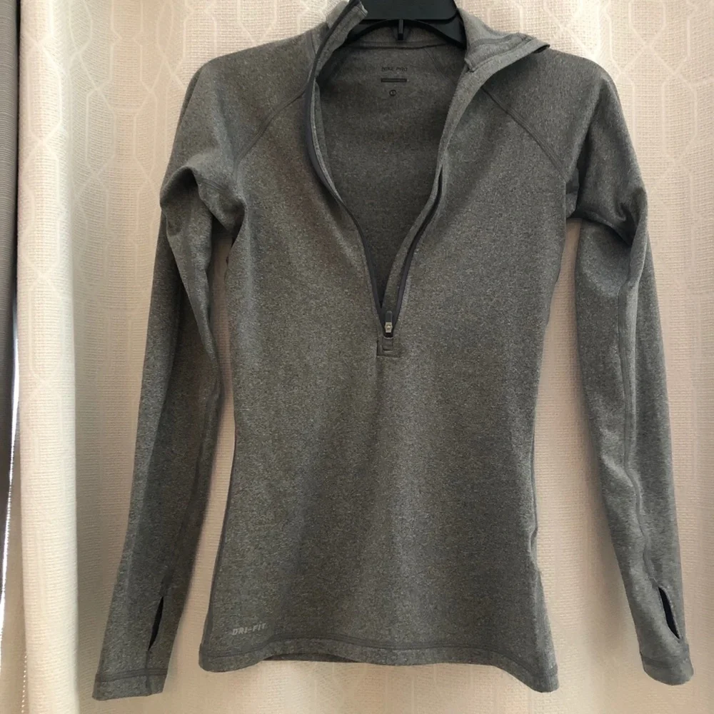 Warm Nike 1/2 zip pullover