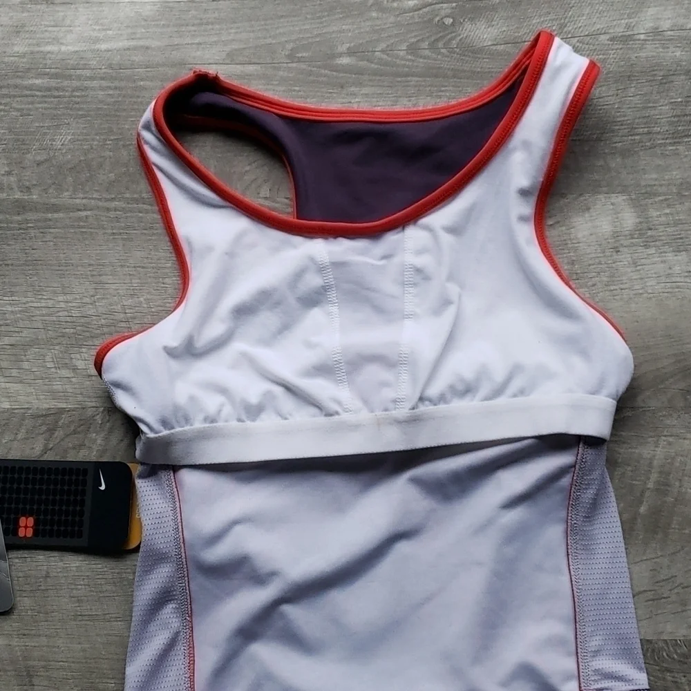 𝅺NWT Nike Women Dri-Fit Workout Top Black Red M
