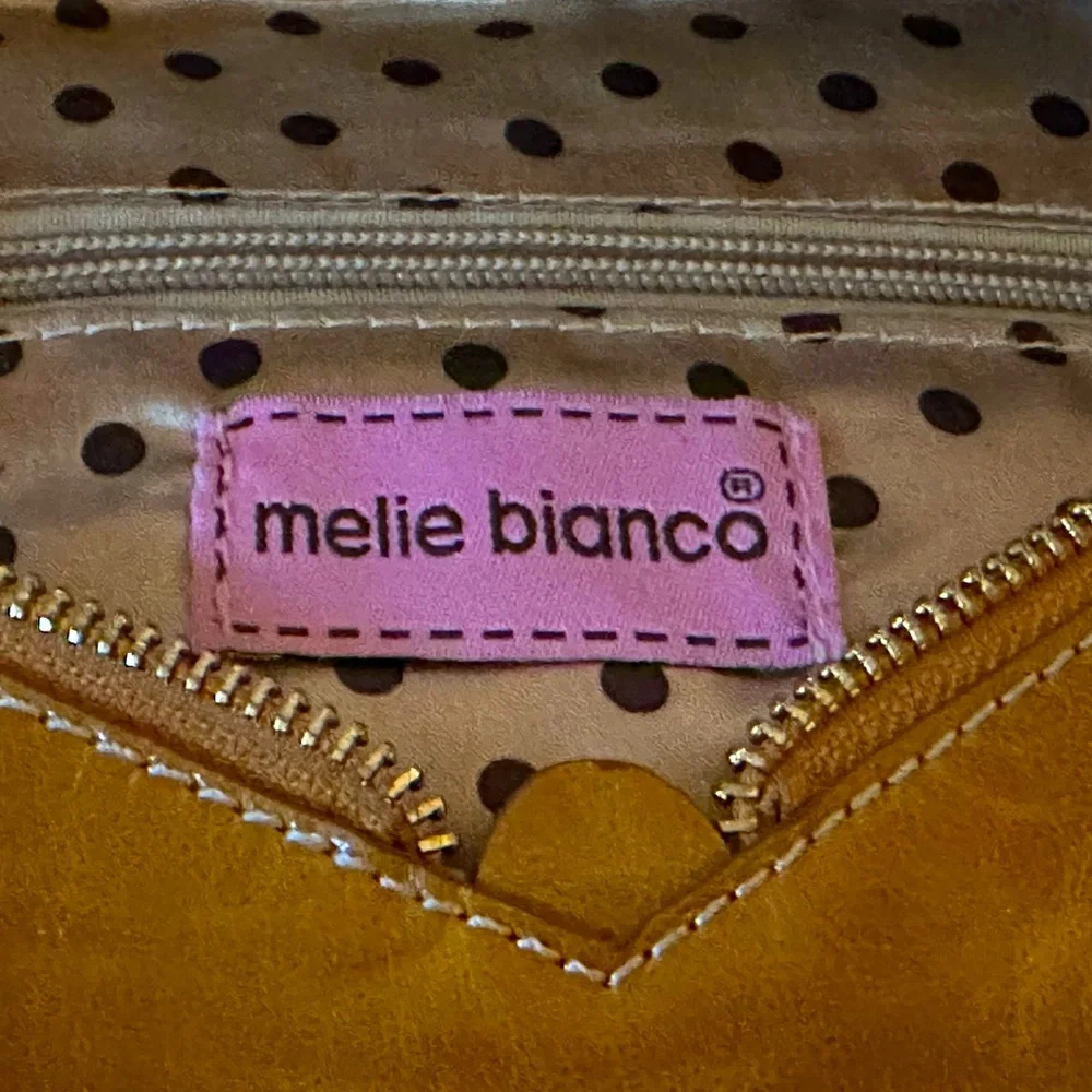 Melie Bianco zip silky visiting