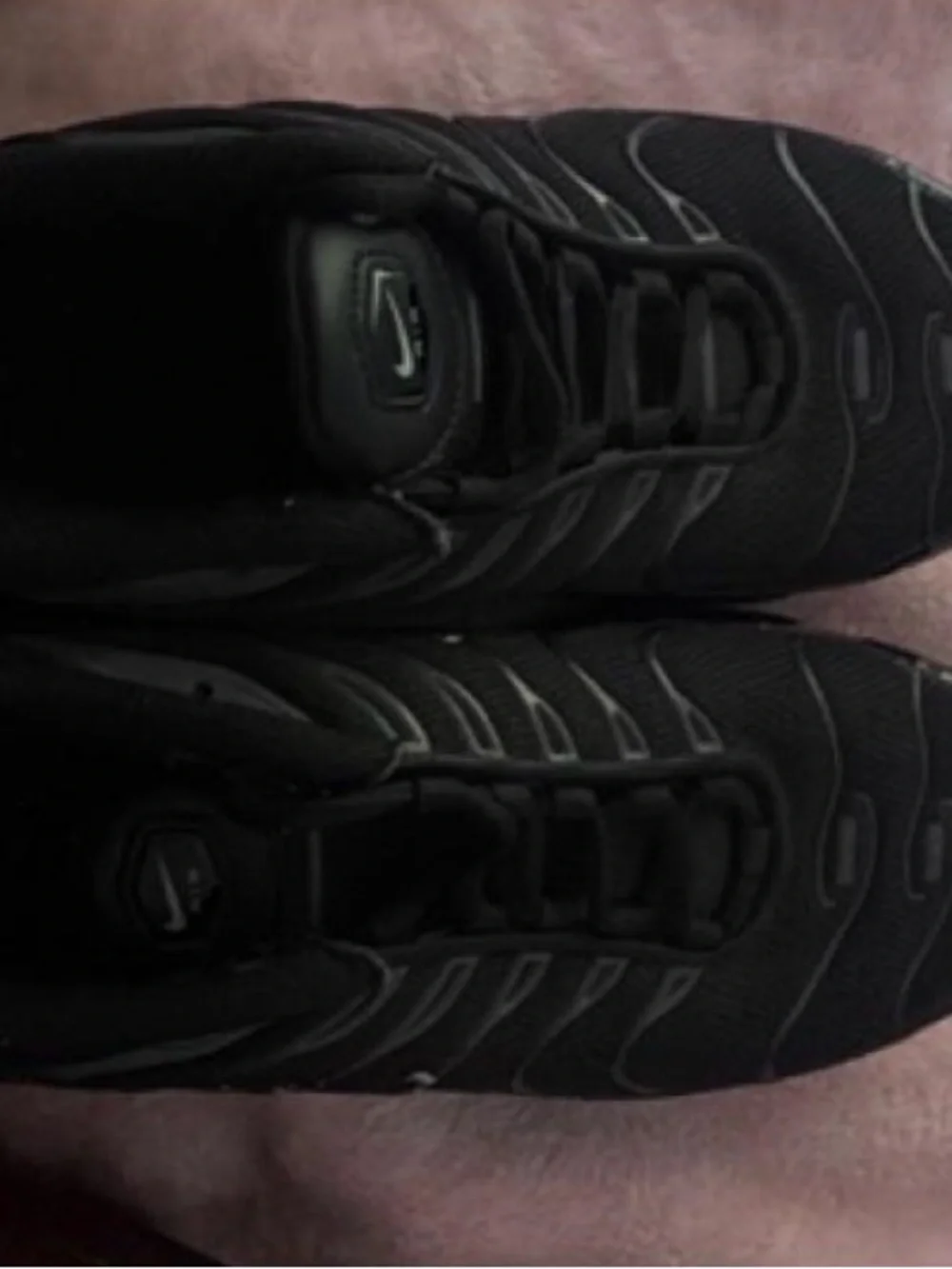 Nike sleek black