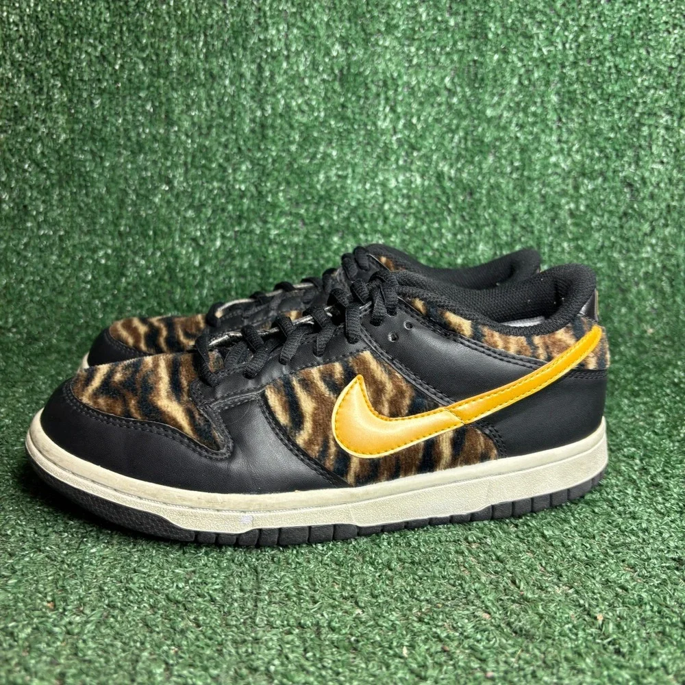 Nike Dunk Low GS Tiger Print Faux Fur Animal Pack Sneakers Black Womens 7 (5.5Y)