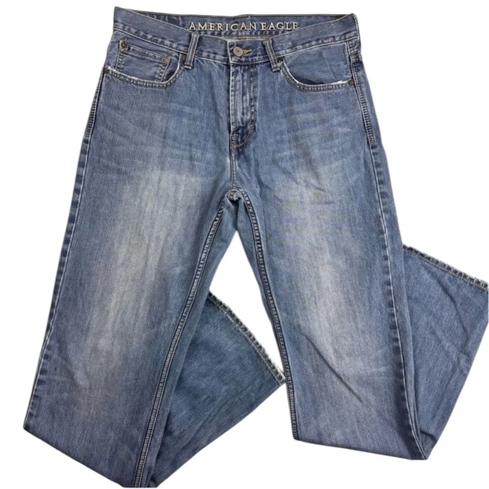 American Eagle Men’s Med Wash Lowrise‎ Faded Whiskered Denim Jean Size 32X34