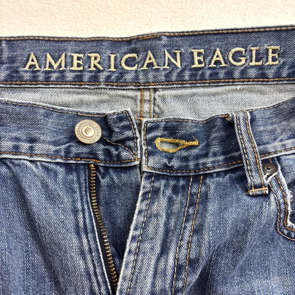 American Eagle Men’s Med Wash Lowrise‎ Faded Whiskered Denim Jean Size 32X34