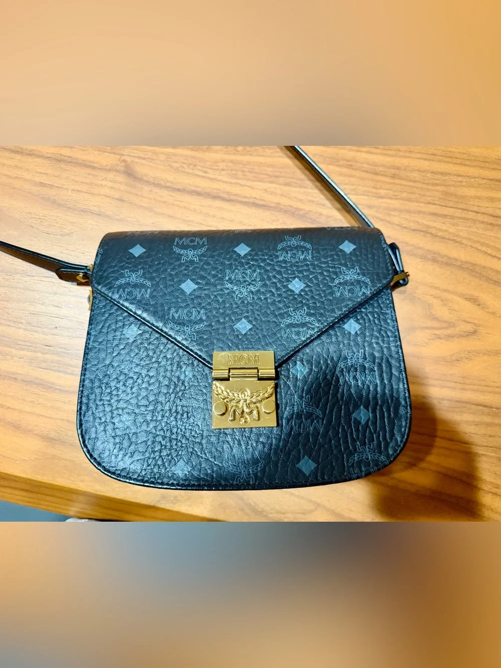 MCM ***nwot compact