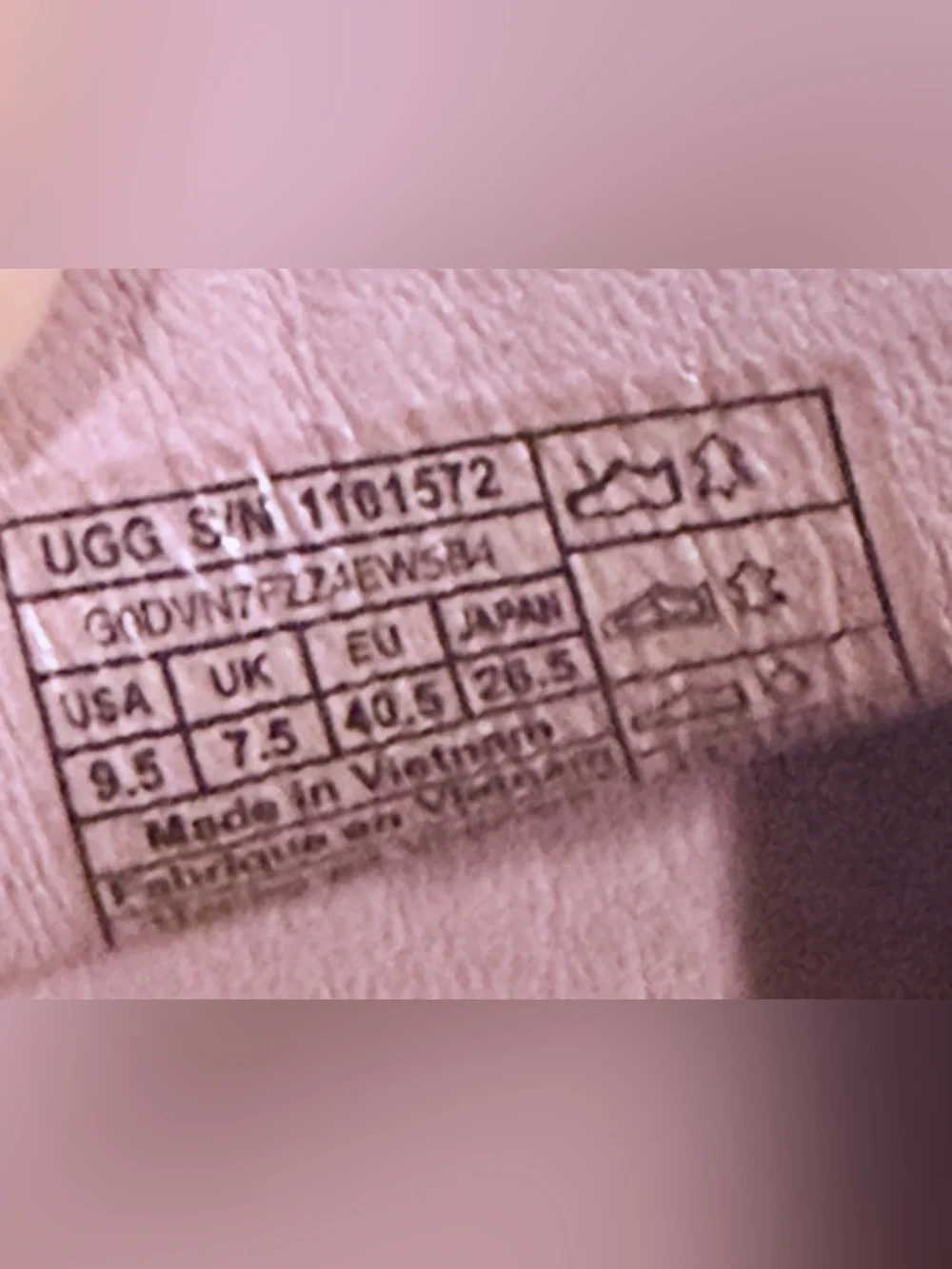 UGG pebbled detailed