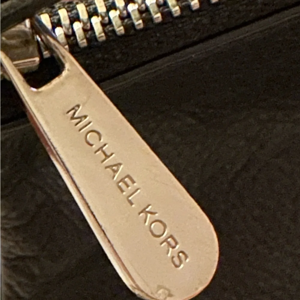 MICHAEL Michael Kors light perfect