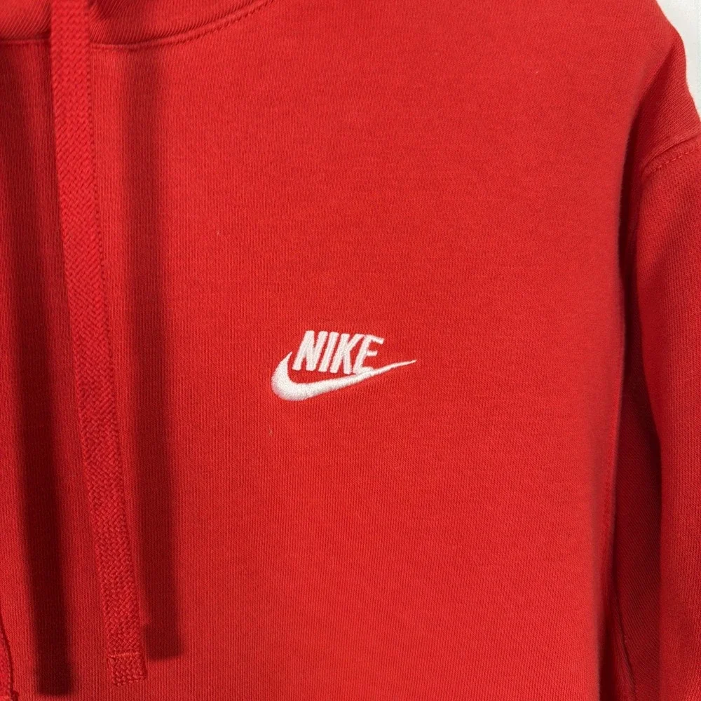 Nike sportswear club