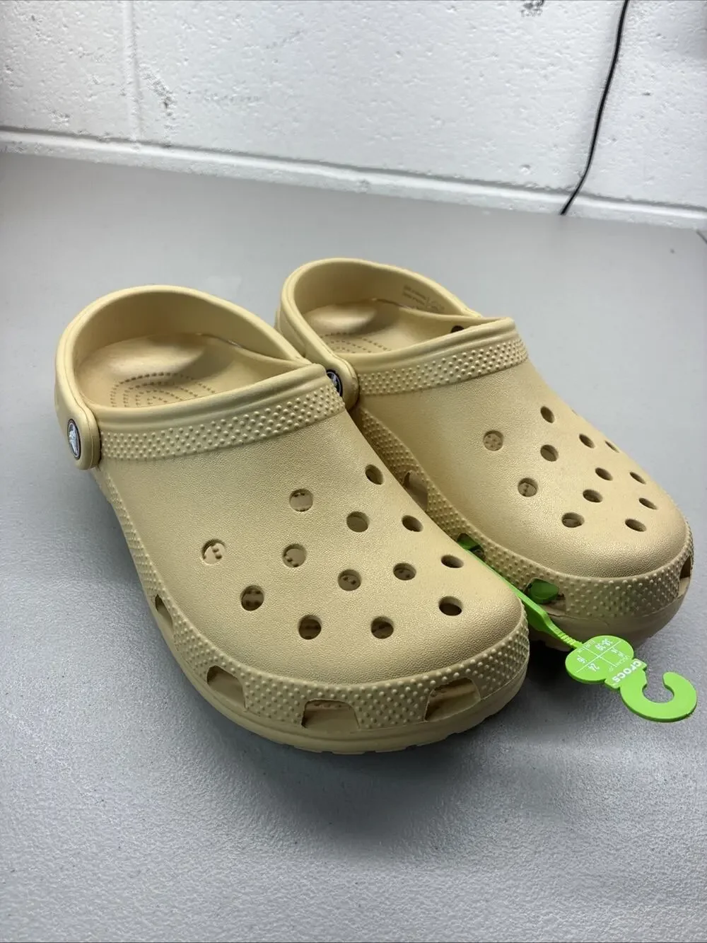 New Crocs Kid's Beige Tan Classic Clog Size Junior 6 J6