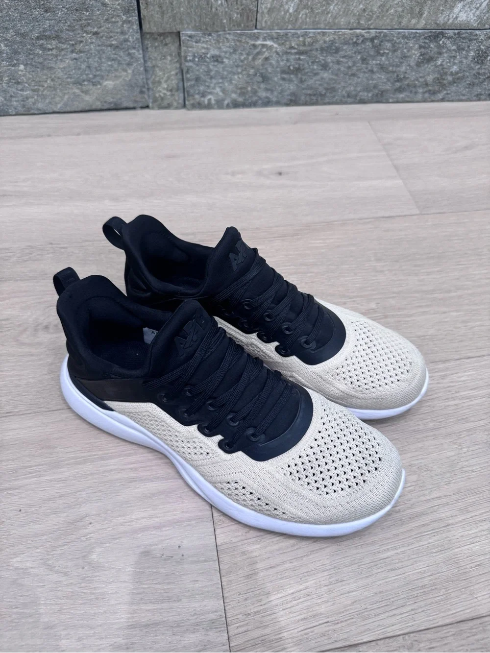 APL lightweight knit