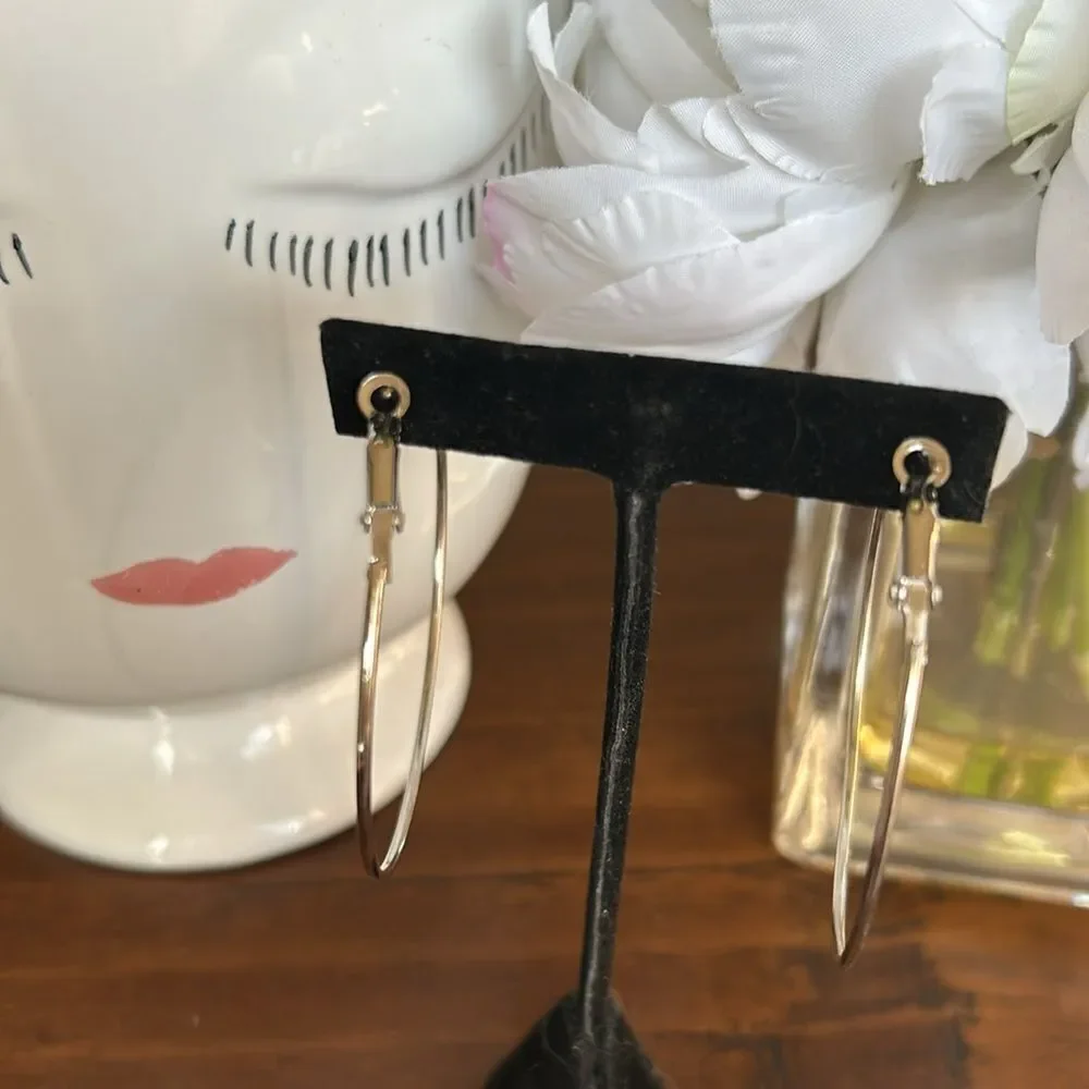 Fashion jewelry bundle 2 pair hoops earrings no tags light weighted