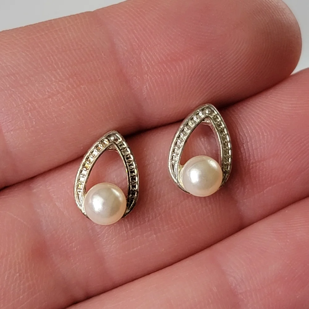 Faux Pearl Drop Earrings