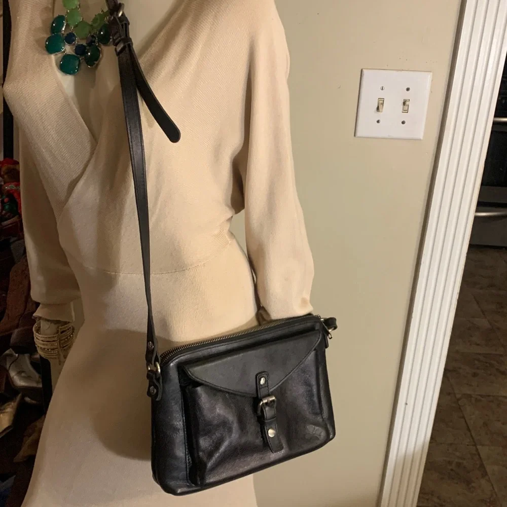 Patricia Nash top snap strap