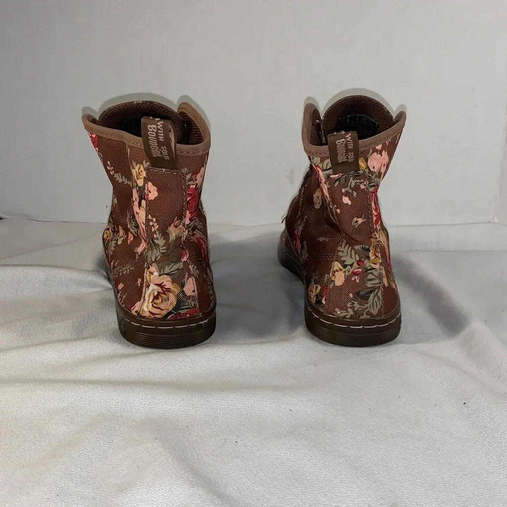 Dr. Martens Women’s Shoreditch Brown Victorian Floral Cnavas Boots
