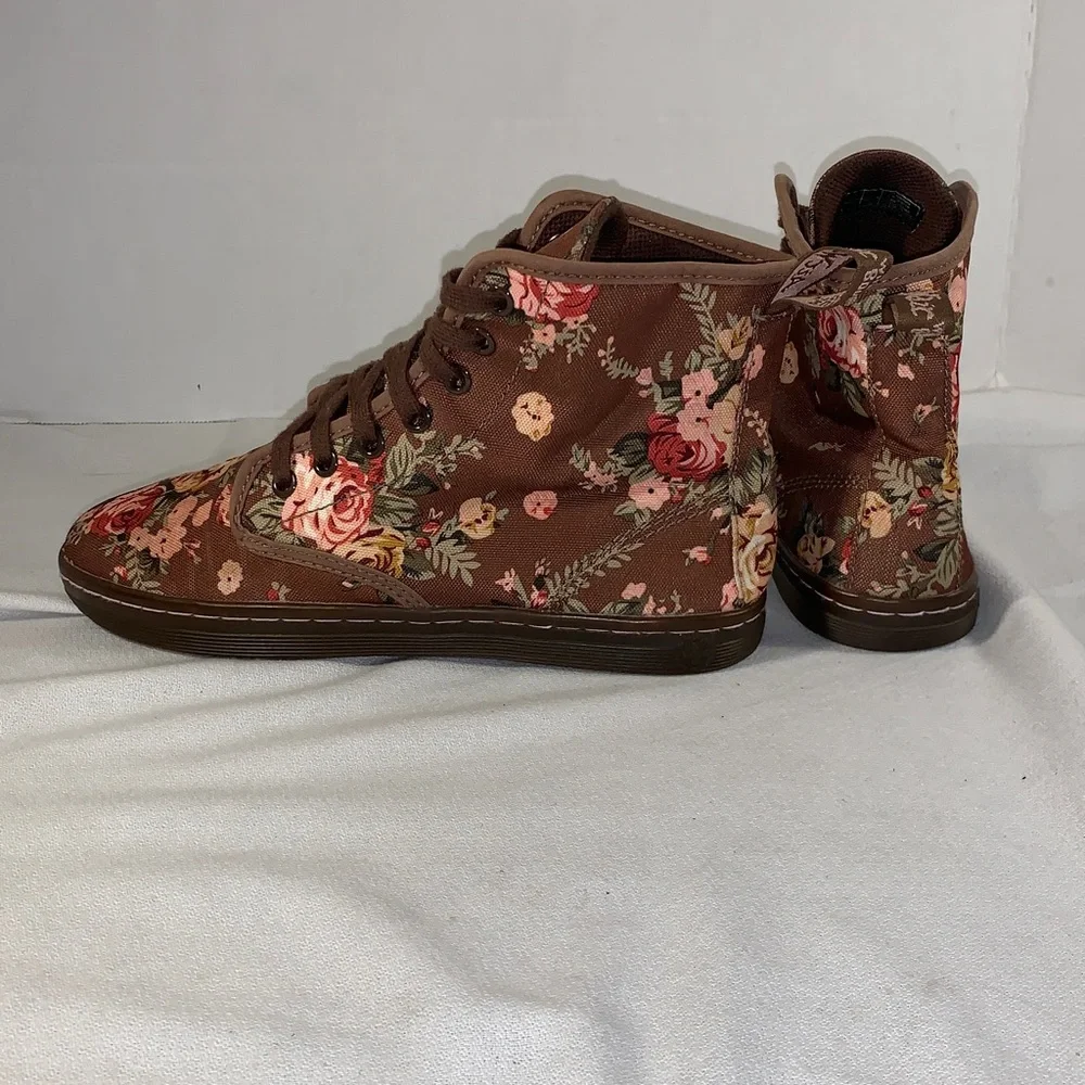 Dr. Martens Women’s Shoreditch Brown Victorian Floral Cnavas Boots