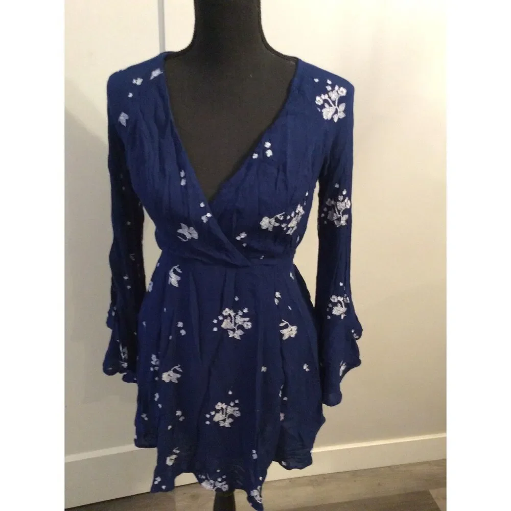 Free People Navy Blue embroidered V Neck Ruffled Dress Long Sleeve Size 4 boho