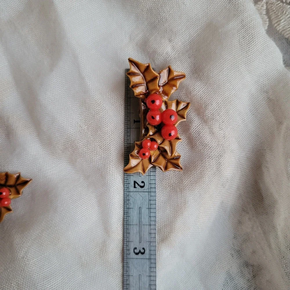 Vintage 50s enameled celluloid golden holly earclimber clip-on‎ earrings holiday
