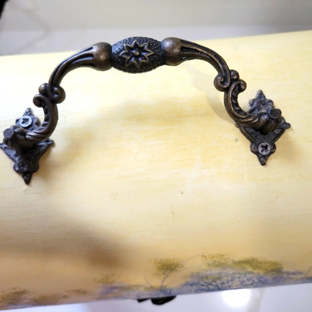 Source Unknown charming decorative