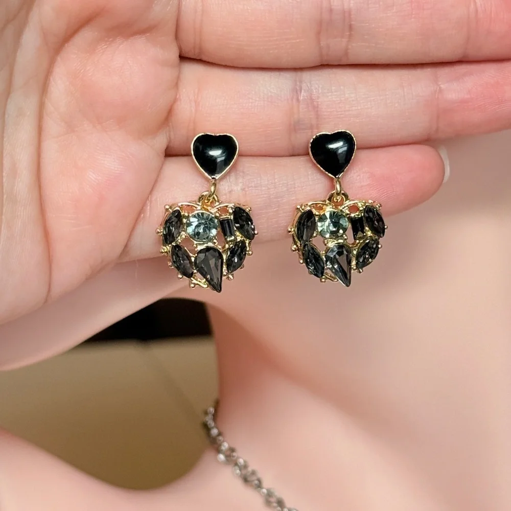 Elegant Black and Gold Heart Earrings