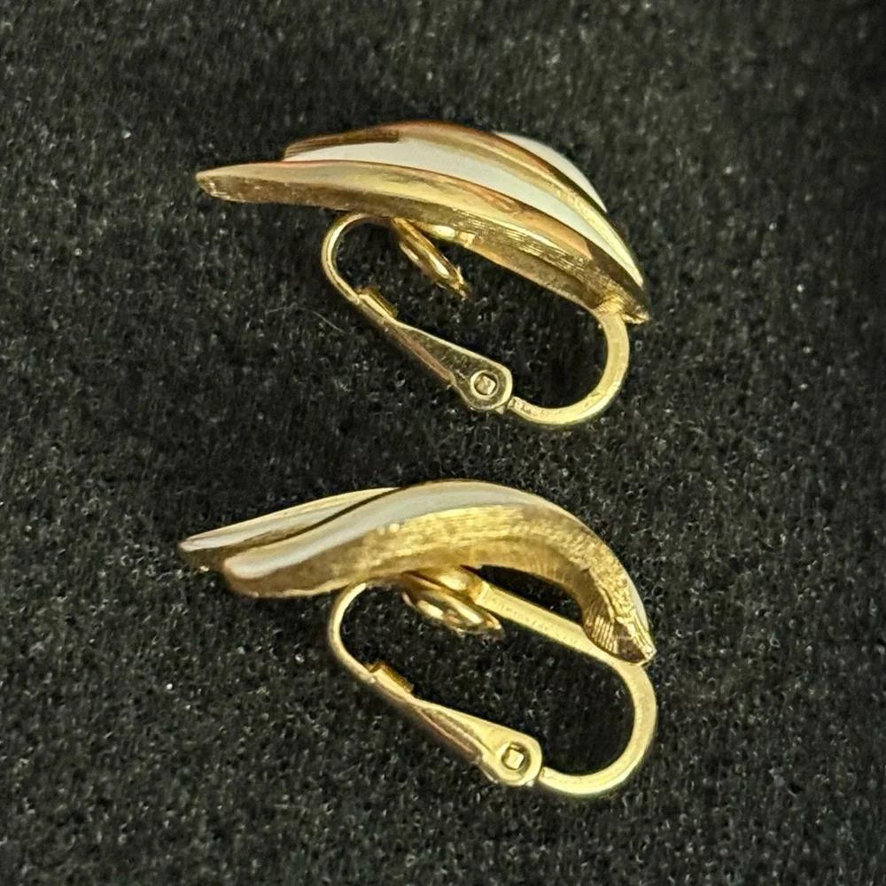 Trifari crown gold