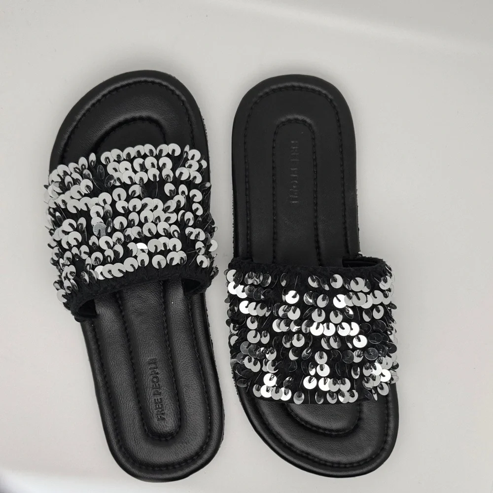 Free People Shipwreck Surf Slip on Embellished Slip-on Sandals Size 7.5 - NEW‎