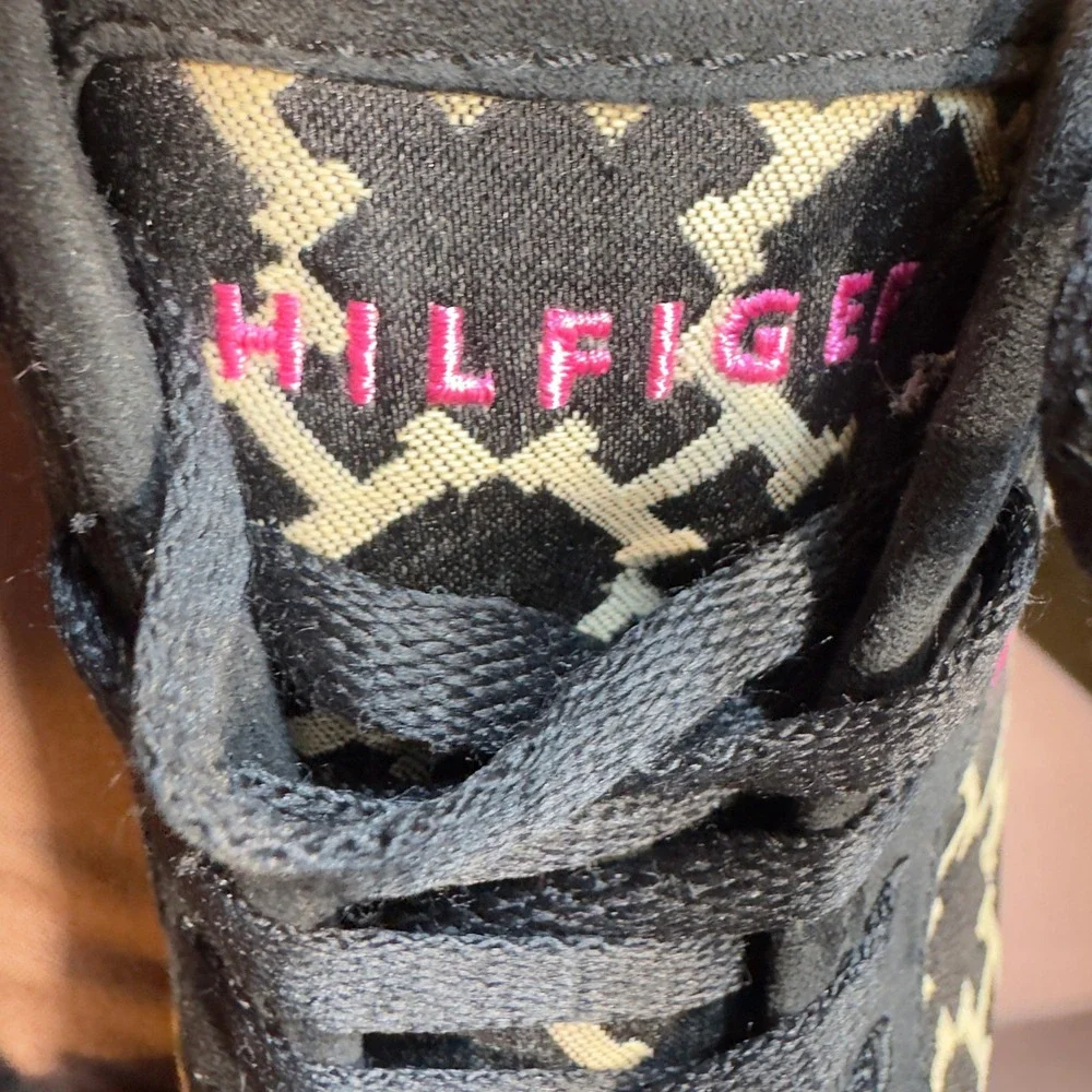 Tommy Hilfiger TWPRINCESS Sneakers Womens 7M Black Pink Monogram Logo Lace Up