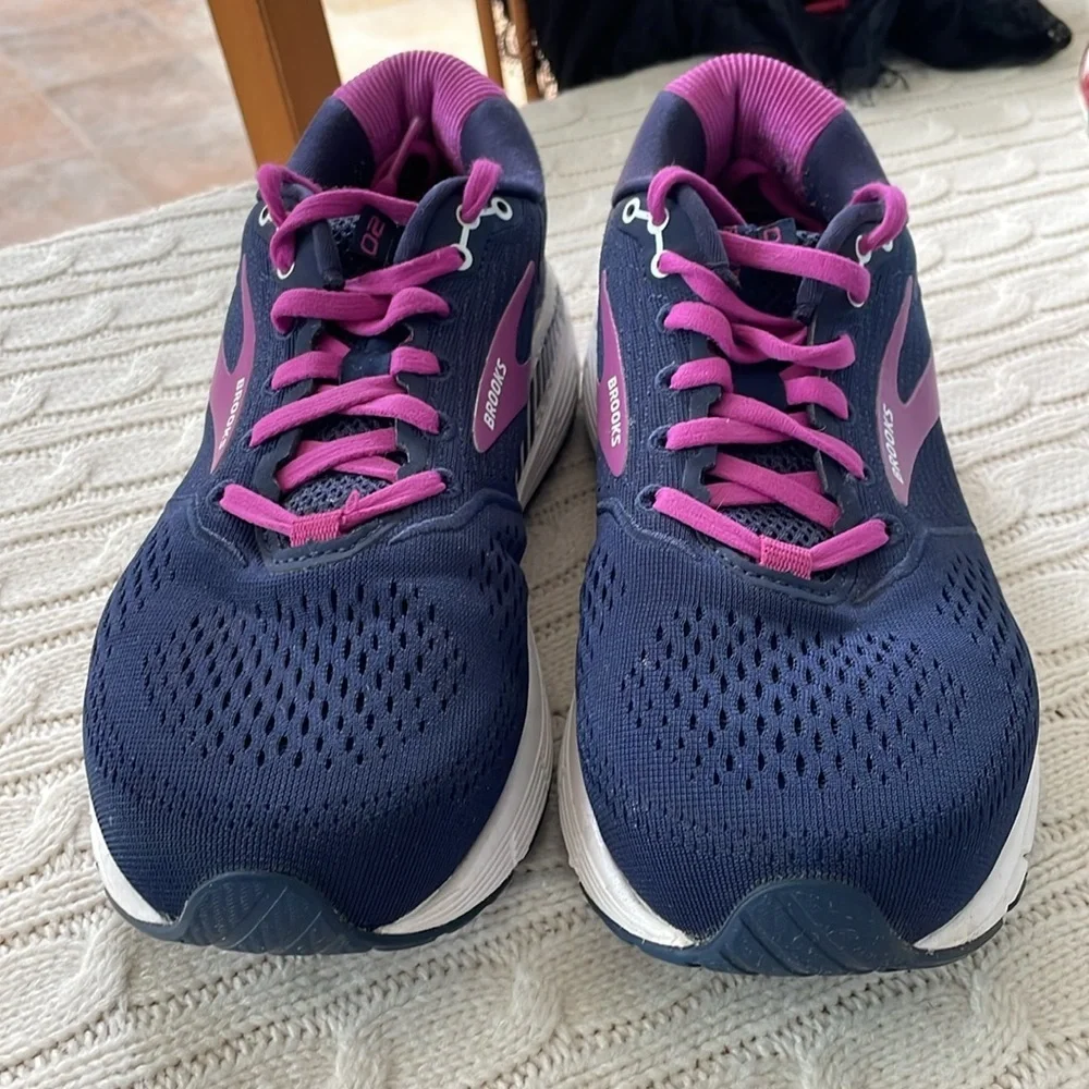 Brooks Ariel '20 8W road-running model Peacoat/Vivid Viola/White high stability