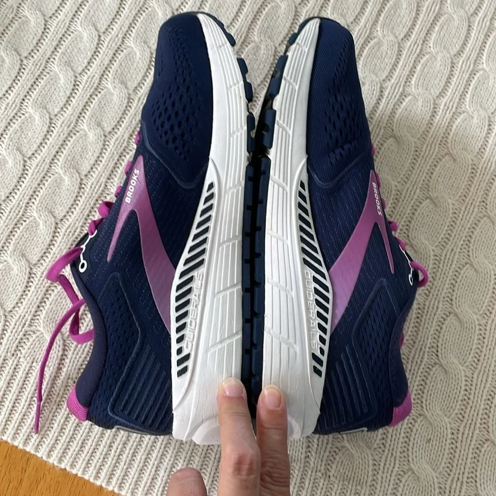 Brooks Ariel '20 8W road-running model Peacoat/Vivid Viola/White high stability