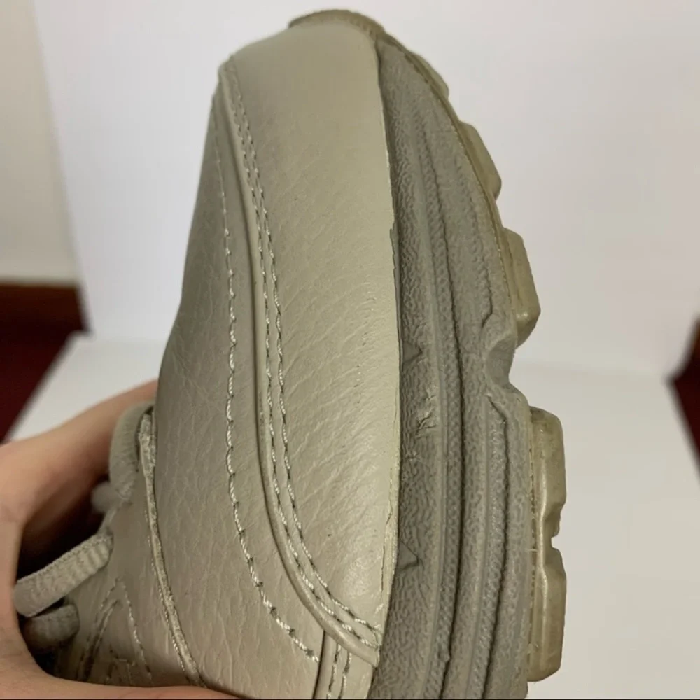 Brooks scuffing minor