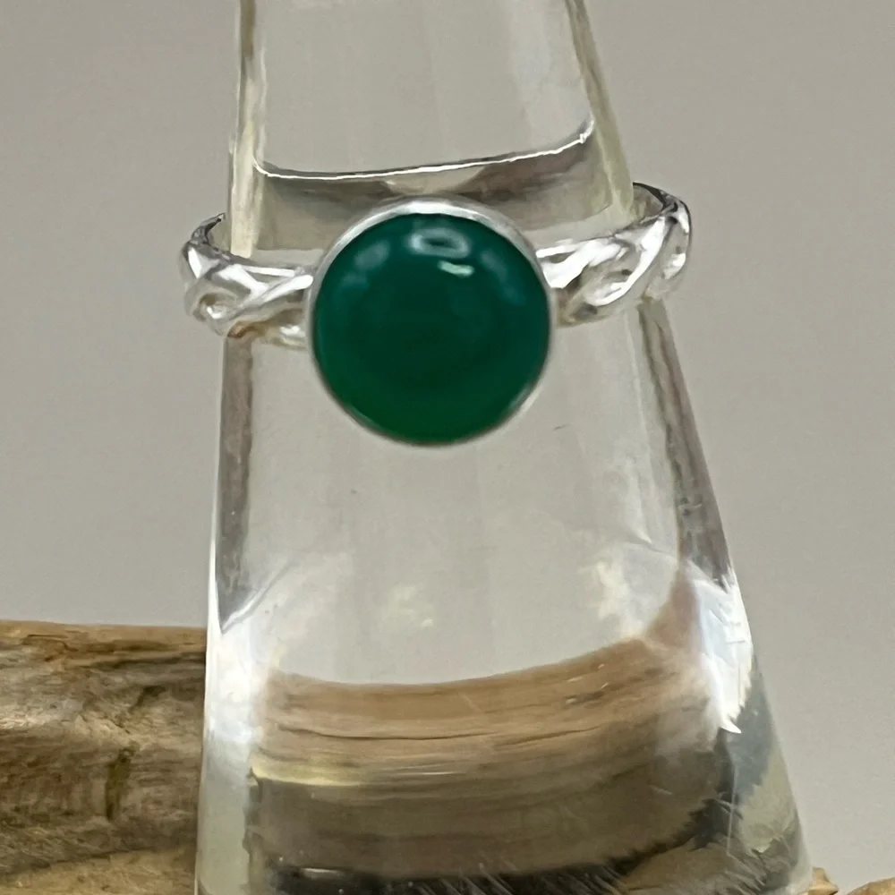 Green Chalcedony Sterling Silver Ring with Elegant Design