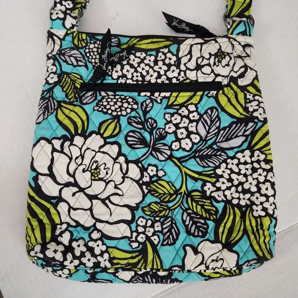 Vera Bradley color medium