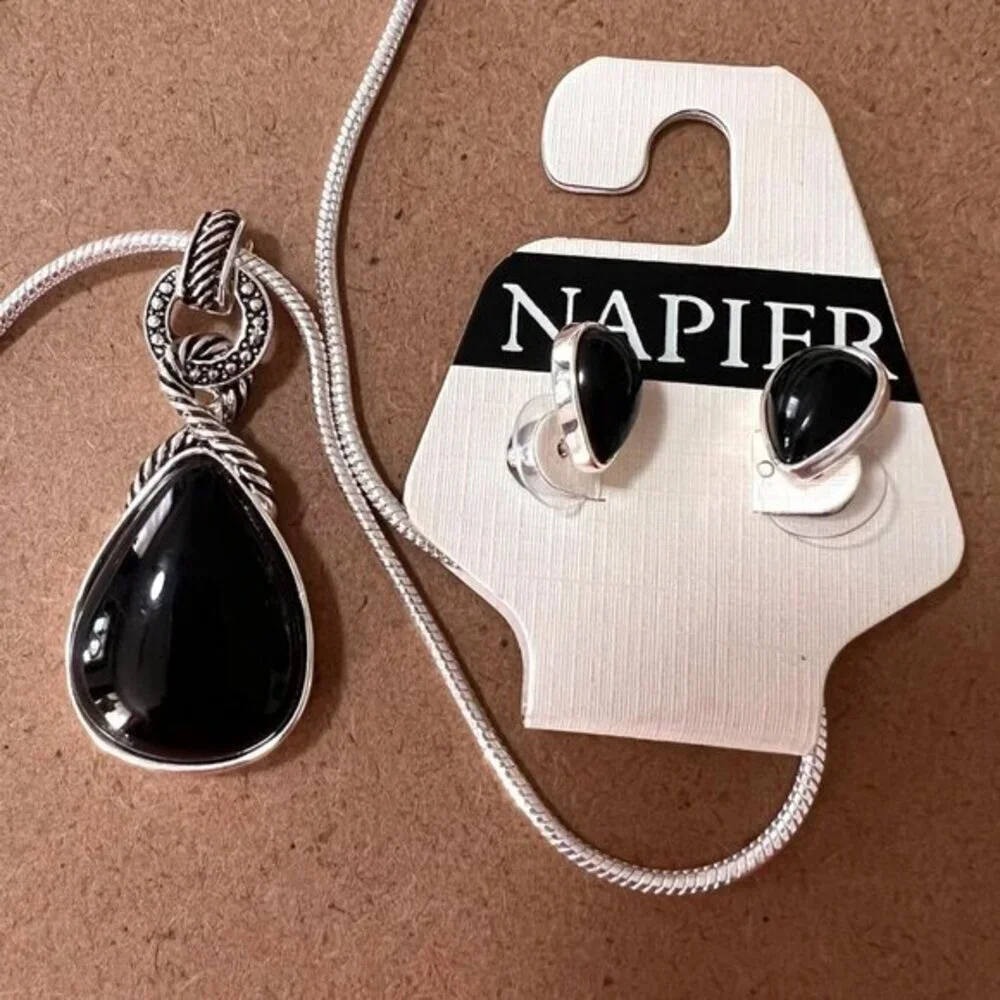 NAPIER‎ Necklace and earrings set Women's Vintage 18 in ext. 3.25 in