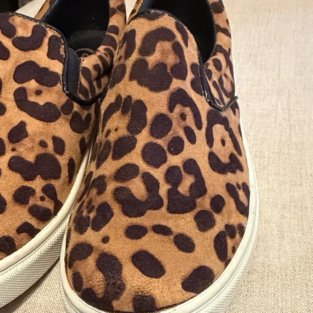 Candie's Brown Leopard Slip-On Shoes, Size 9.5