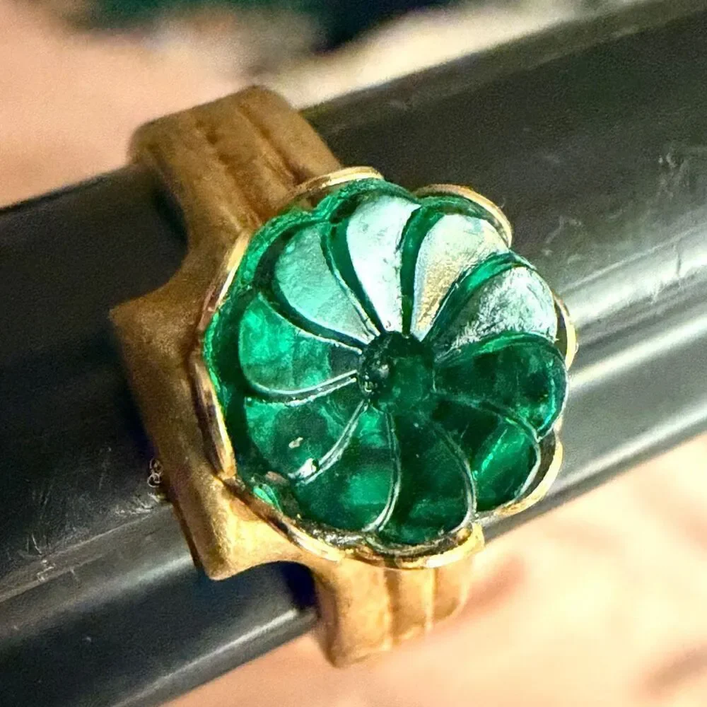 Vintage Green Carved Glass Flower Ring vintage green
