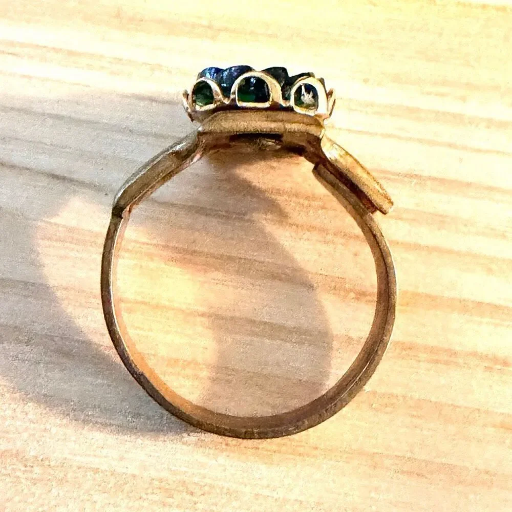 Vintage Green Carved Glass Flower Ring vintage green