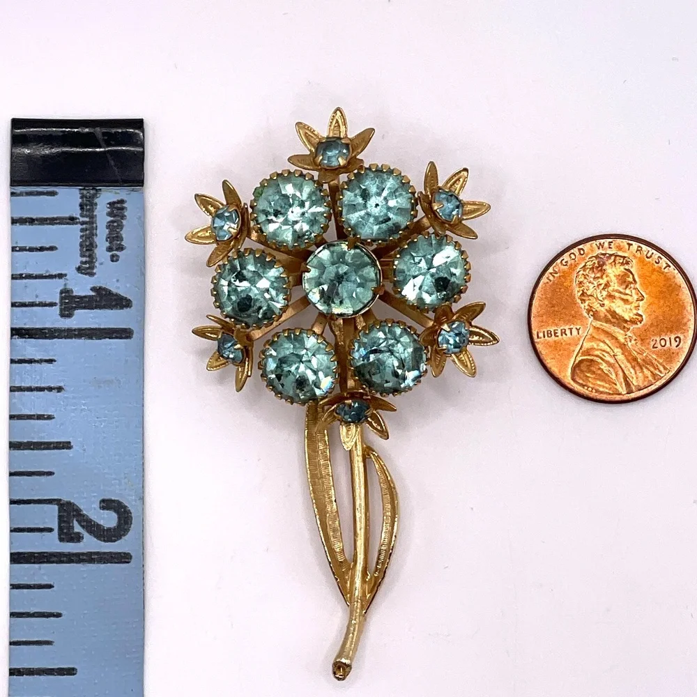 Source Unknown brooch blue