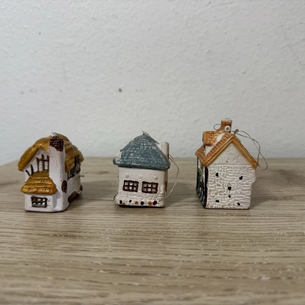 Christmas‎ Village House Lot Of 3 Mini Plastic Houses Ornaments Vintage Homes