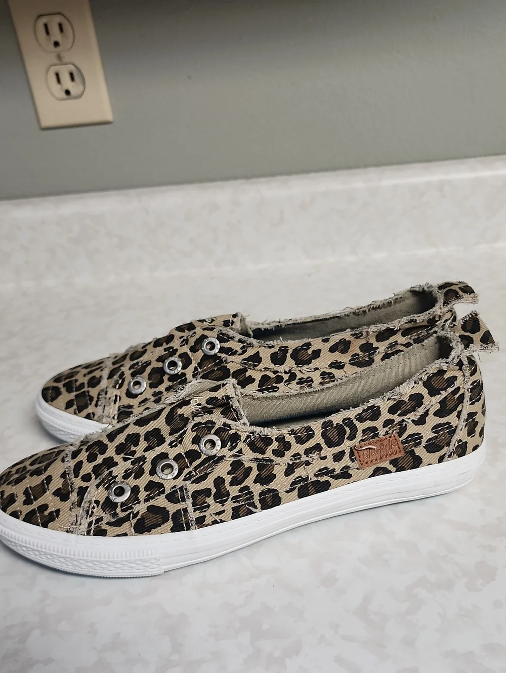 Blowfish Leopard Print Slip-On Shoes womens 9.5 number 1144