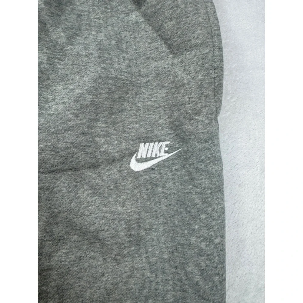 Nike sportswear club