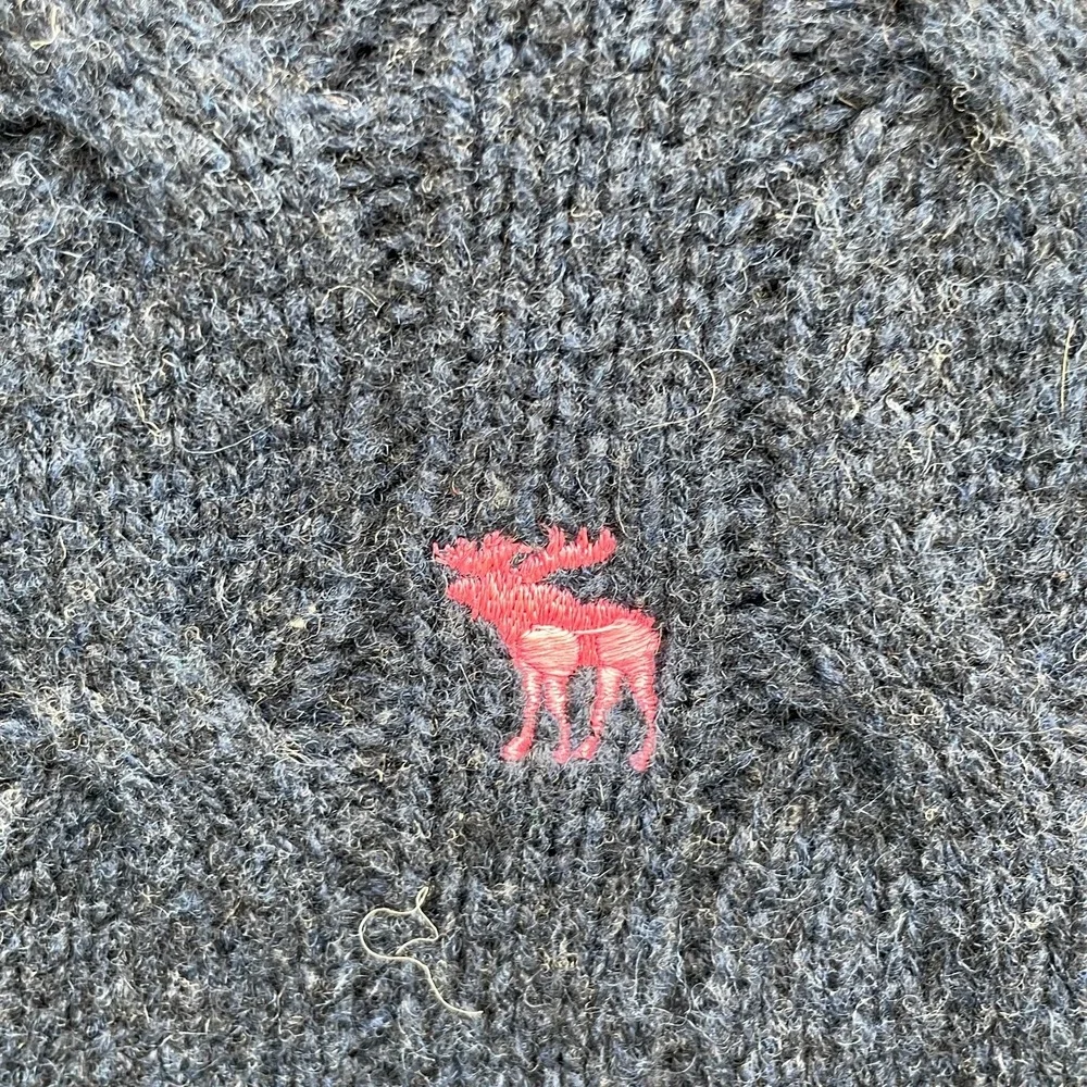 Abercrombie & Fitch tears wool