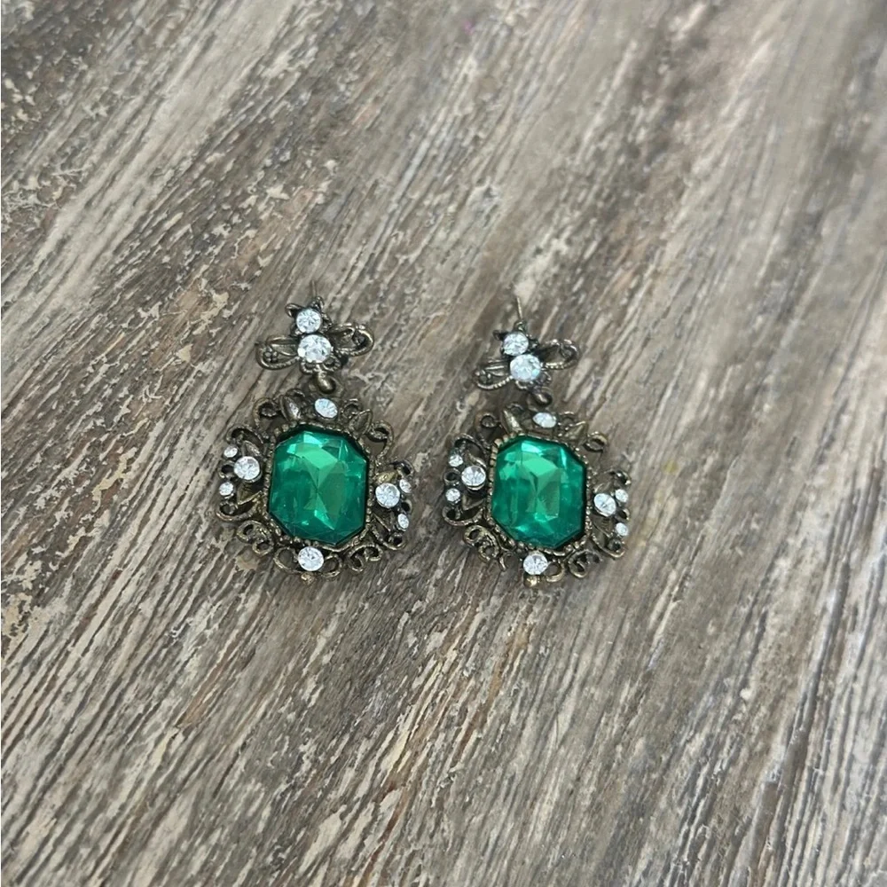 Bundle two pair of earrings